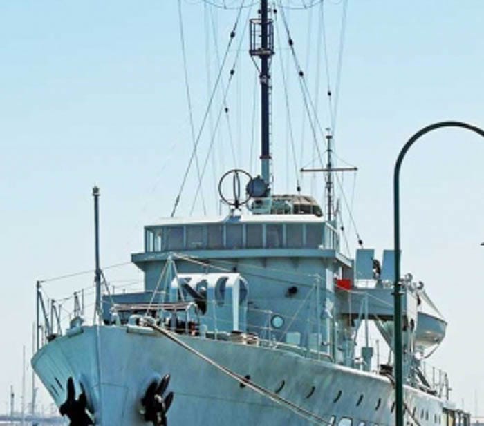 HMAS CASTLEMAINE (J244)