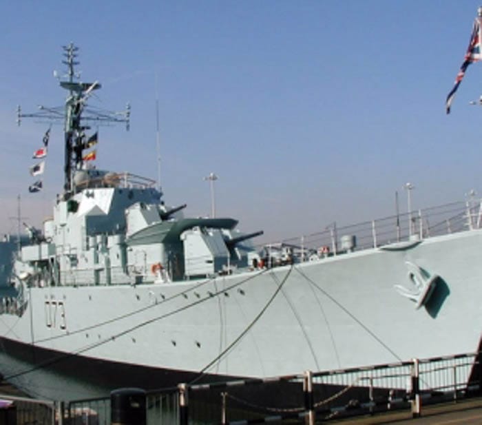 HMS CAVALIER (D73)