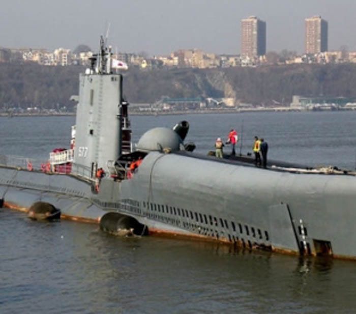 USS GROWLER (SSG-577)