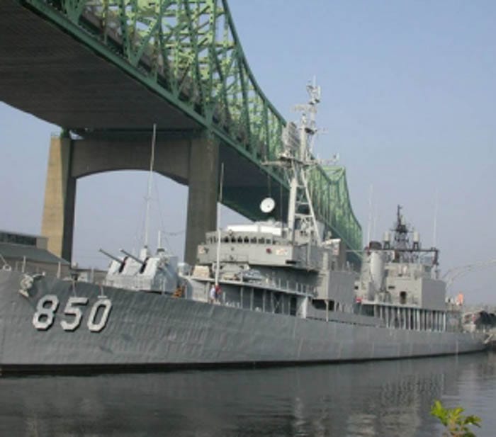 USS JOSEPH P. KENNEDY, JR. (DD-850)