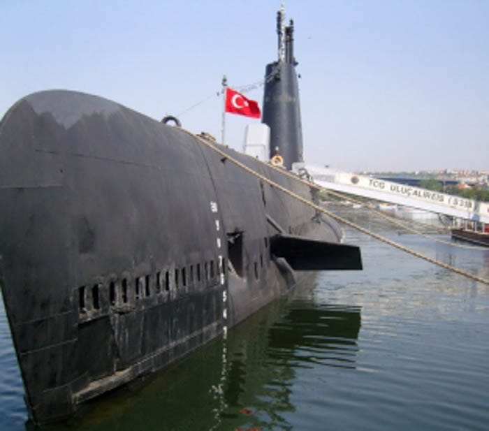 TCG Uluçalireis (S-338) (Ex-USS Thornback SS-418)